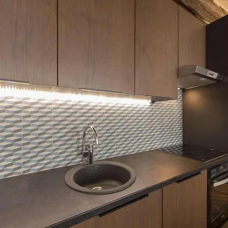 Contrevents アパート *